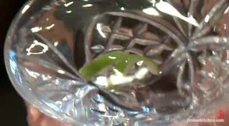 Девушка мучает своего раба возбуждая его