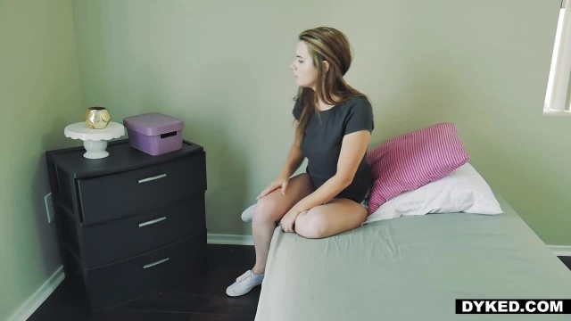 Позвала подружку на лесбийский секс