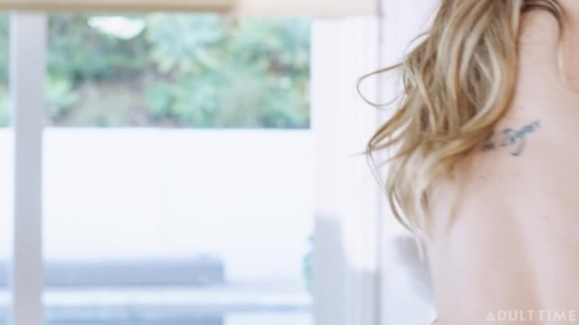 Помогла подруге кончить языком в киске